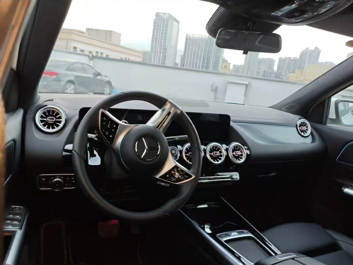 Mercedes-Benz GLA Class 2025 car image #4