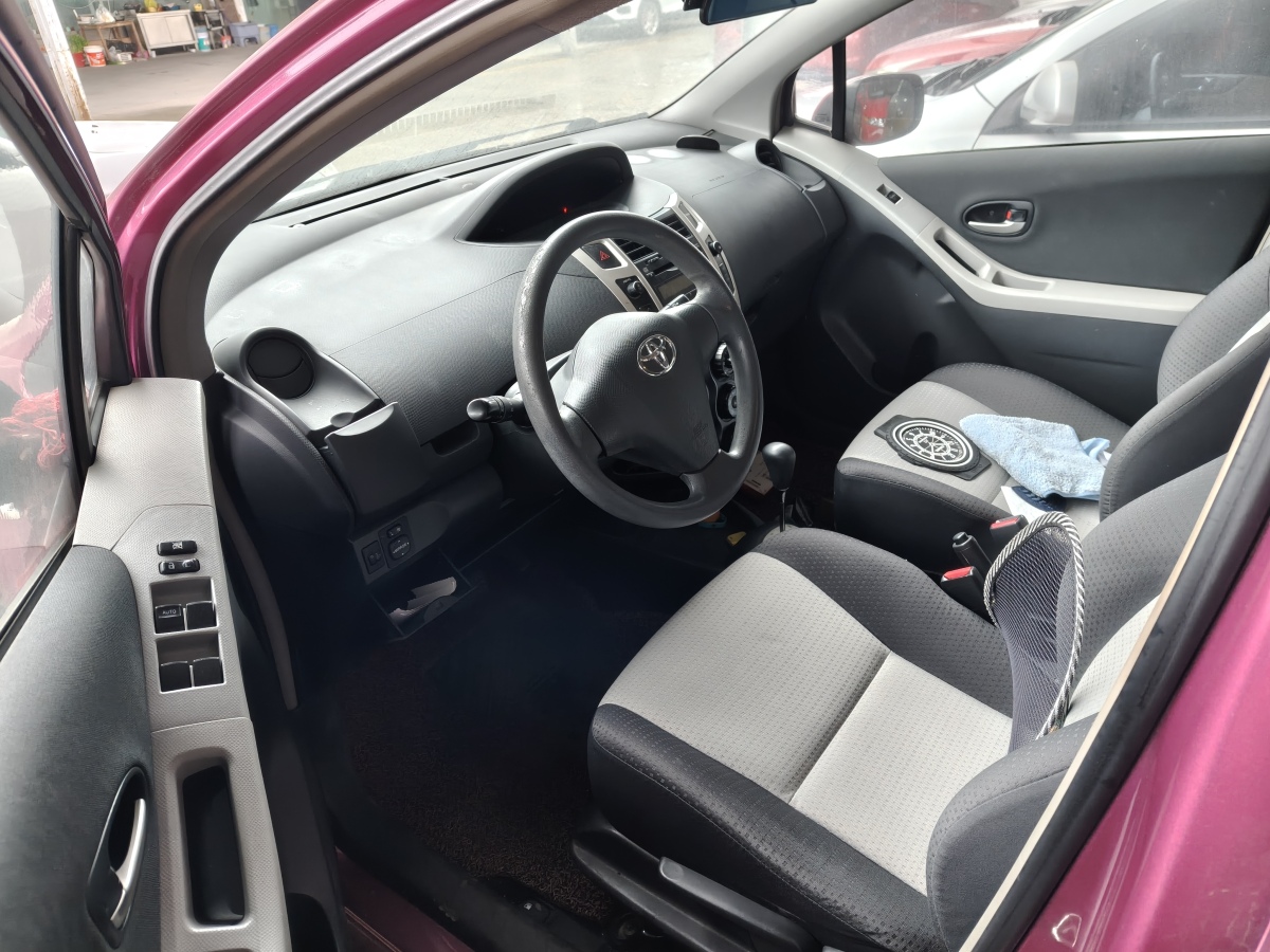 Toyota Yaris 2011 изображение автомобиля #4