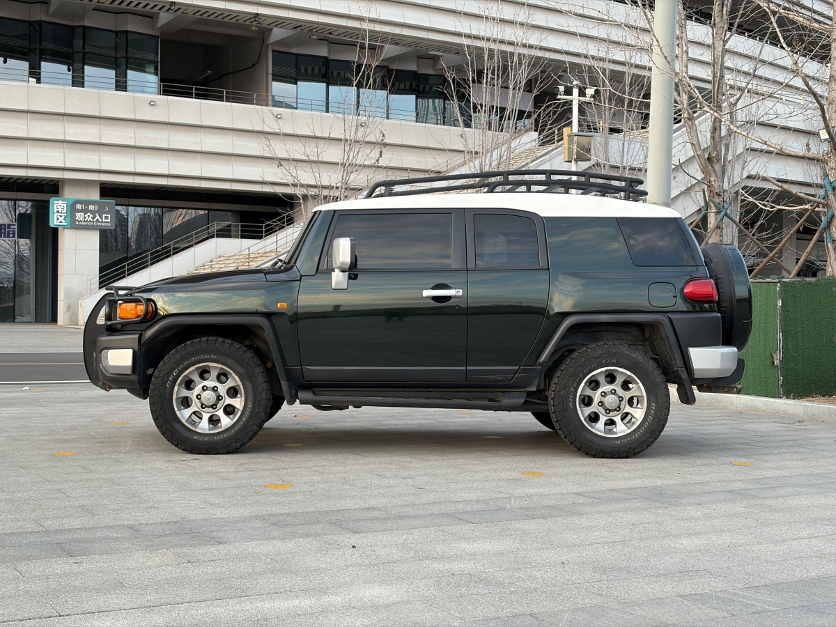Toyota FJ Cruiser 2011 car image #4