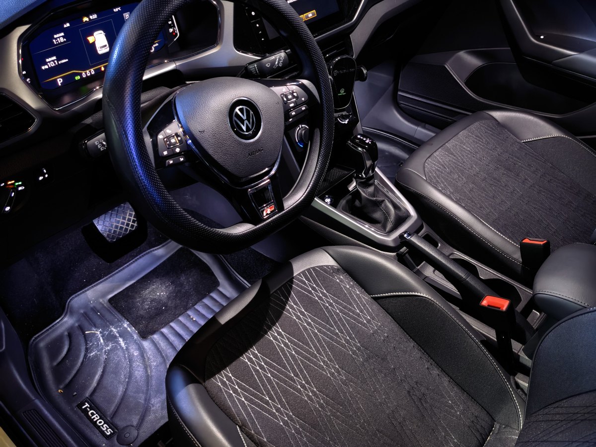 Volkswagen T-Cross 2024 car image #4