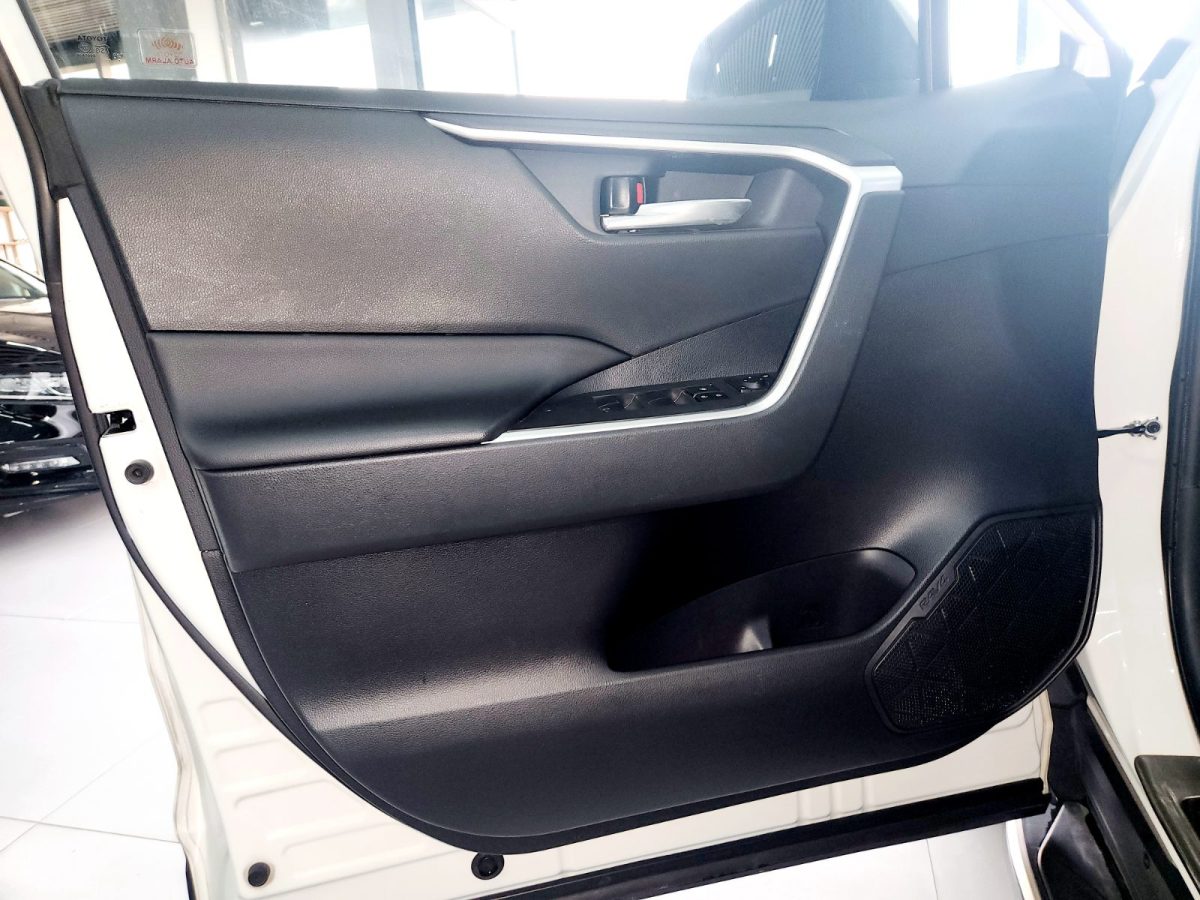 Toyota RAV4 2022 car image #4