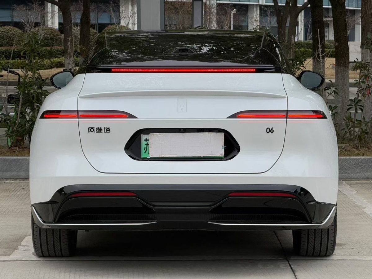 Avatr 06 2025 car image #4