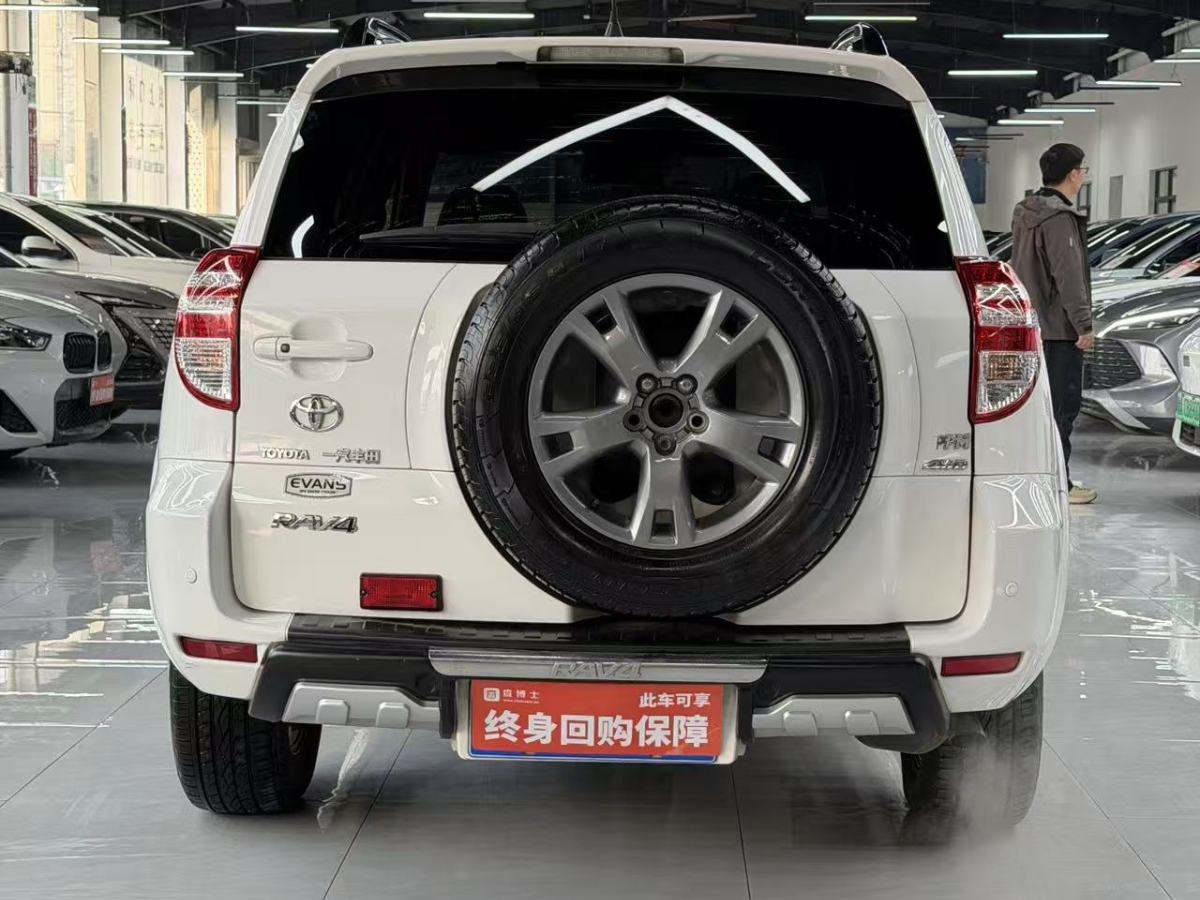 Toyota RAV4 2011 car image #4