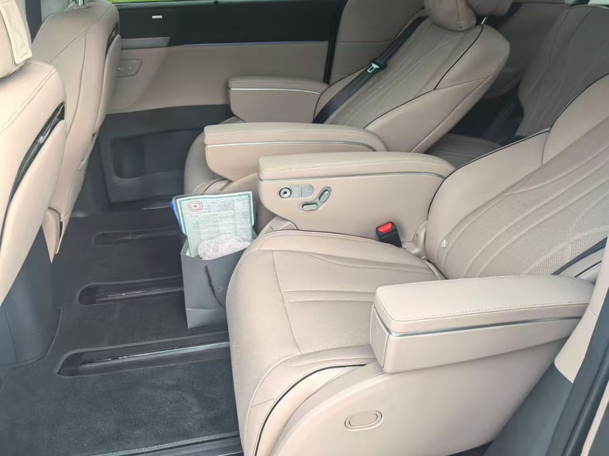 Xpeng X9 2025 صورة سيارة #4