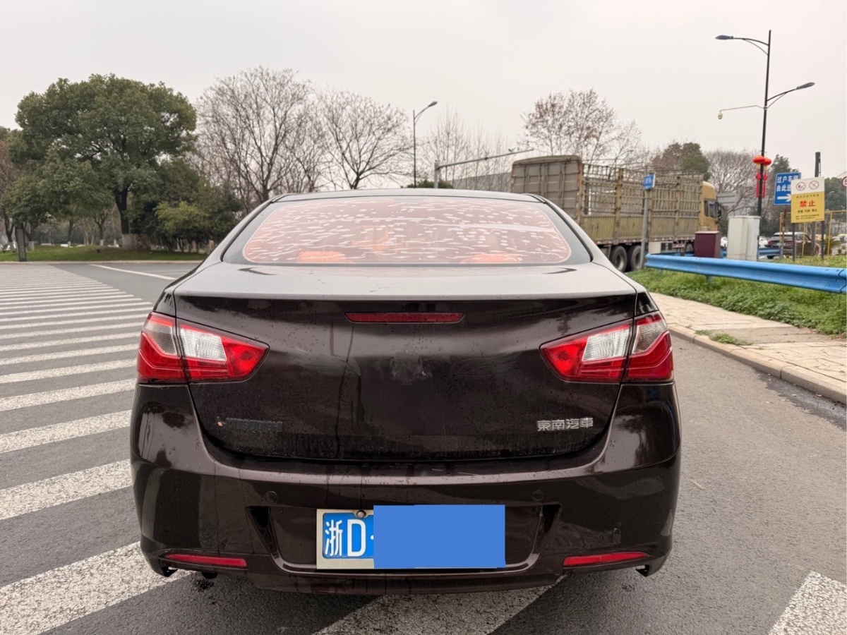 Soueast V5 Lingzhi 2012 car image #4