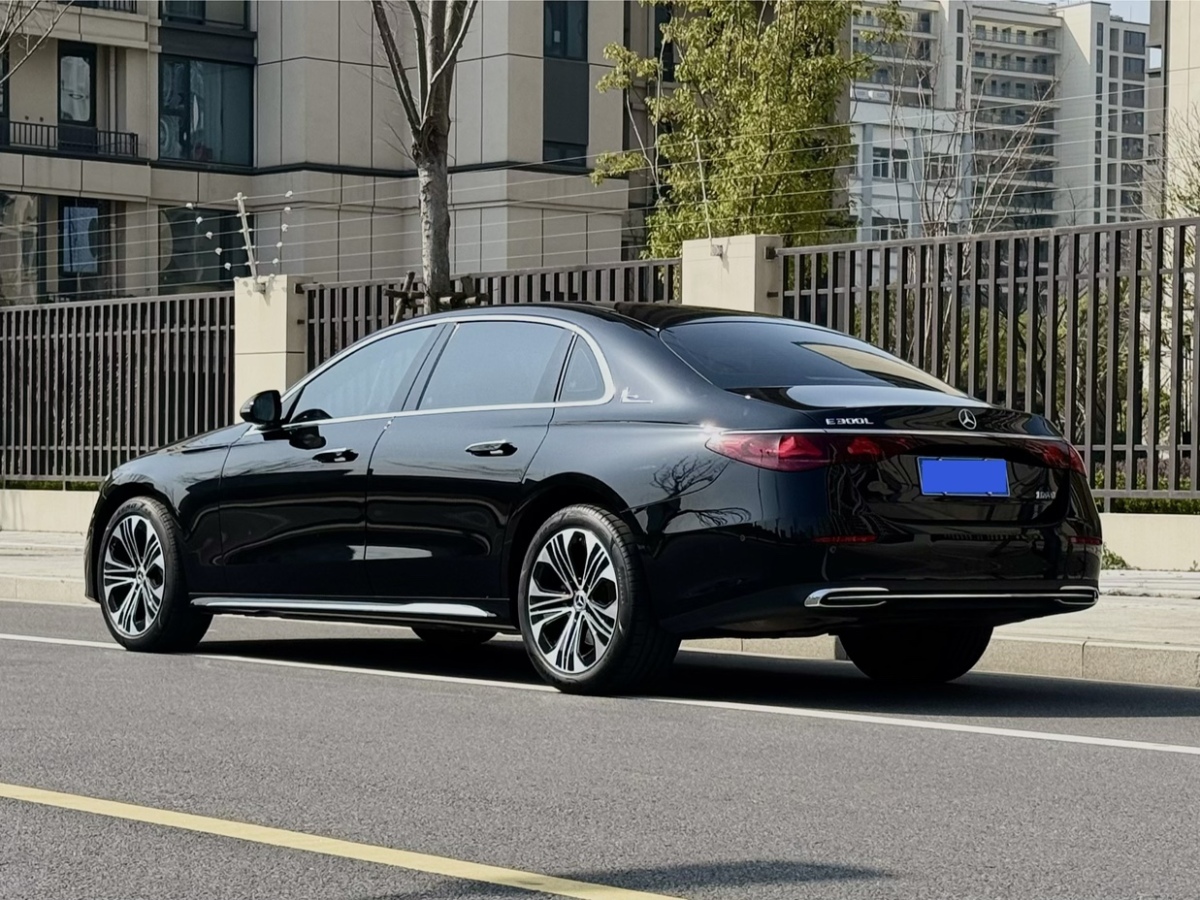 Mercedes-Benz E Class 2025 car image #4