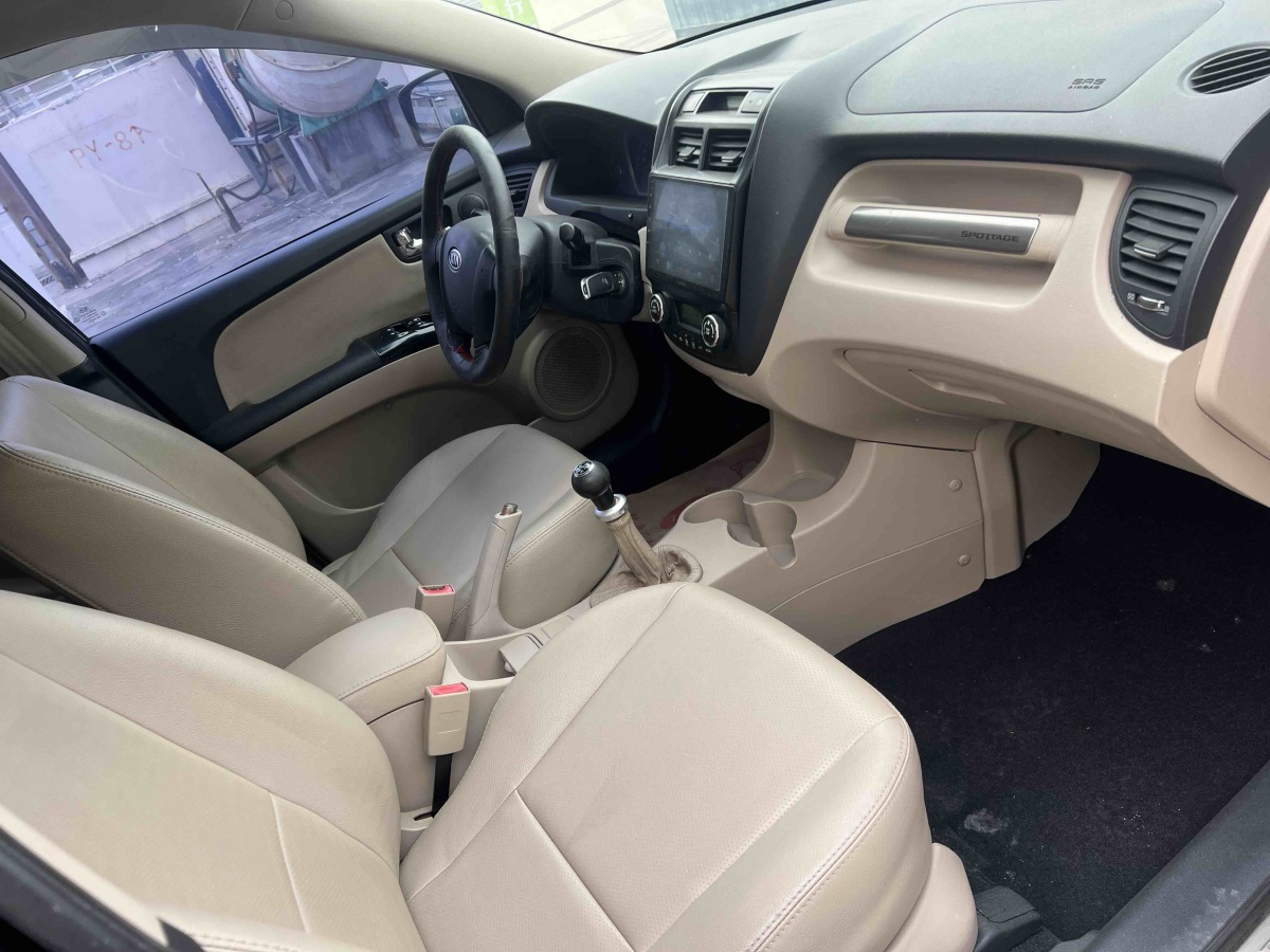 起亚 狮跑 2010 汽车图片 #4