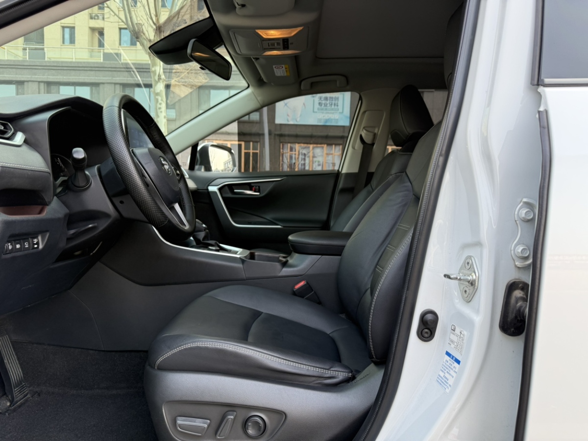 Toyota RAV4 2021 car image #4