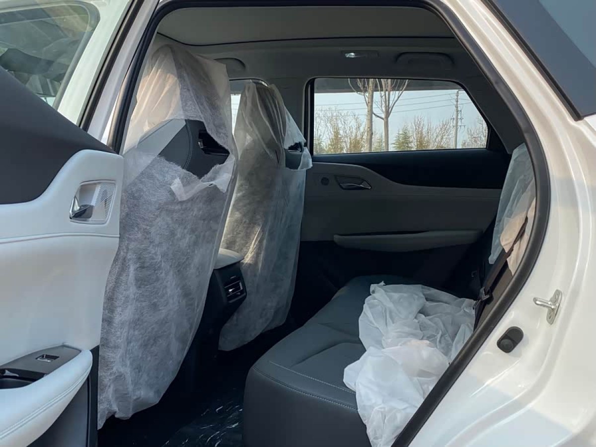 Changan UNI-Z PHEV 2026 car image #4