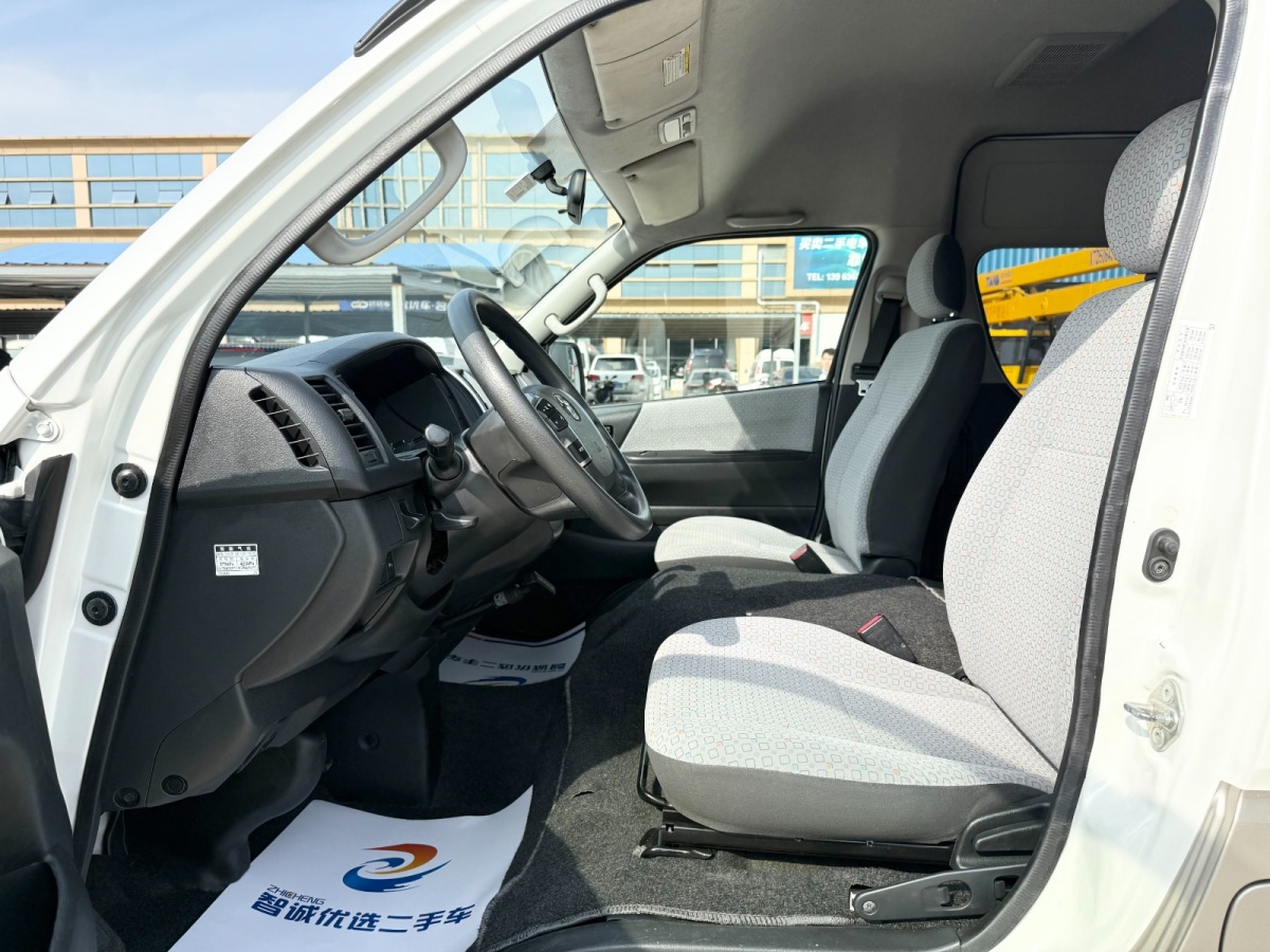 Toyota Hiace 2015 immagine di auto #4