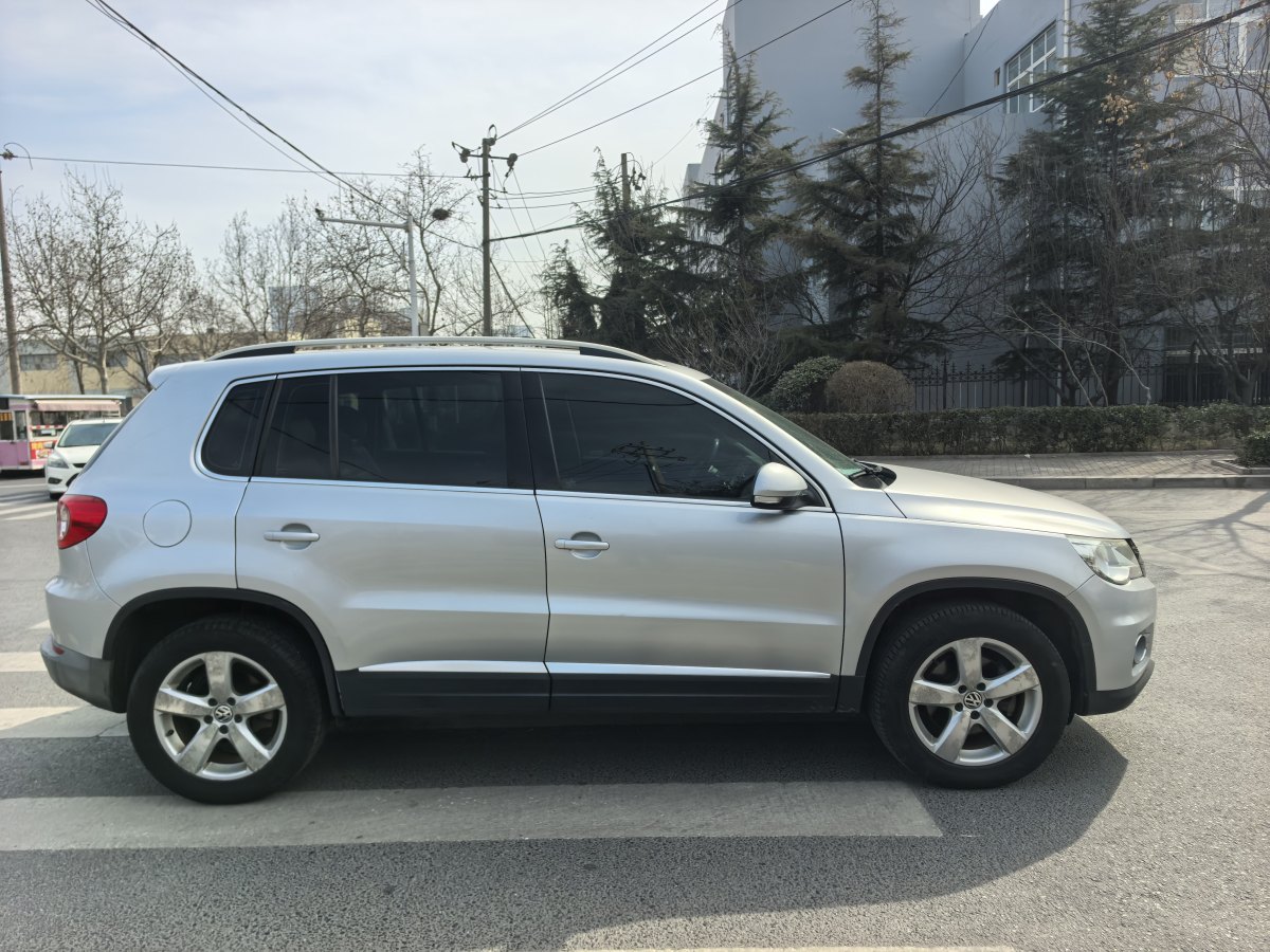 Volkswagen Tiguan 2012 car image #4