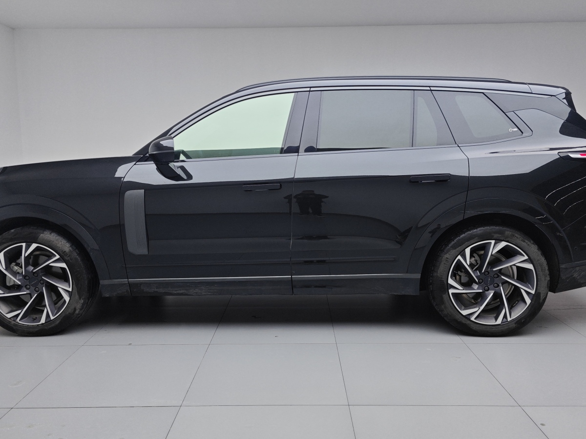 Lynk & Co 09 2021 #4 Lynk & Co 09 2021 car image #4