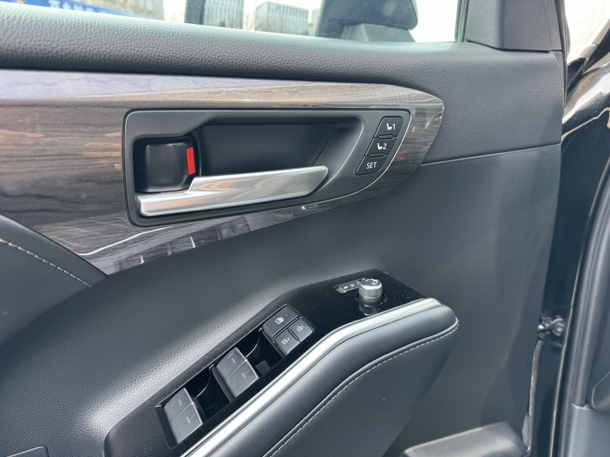 Toyota Highlander 2024 car image #4