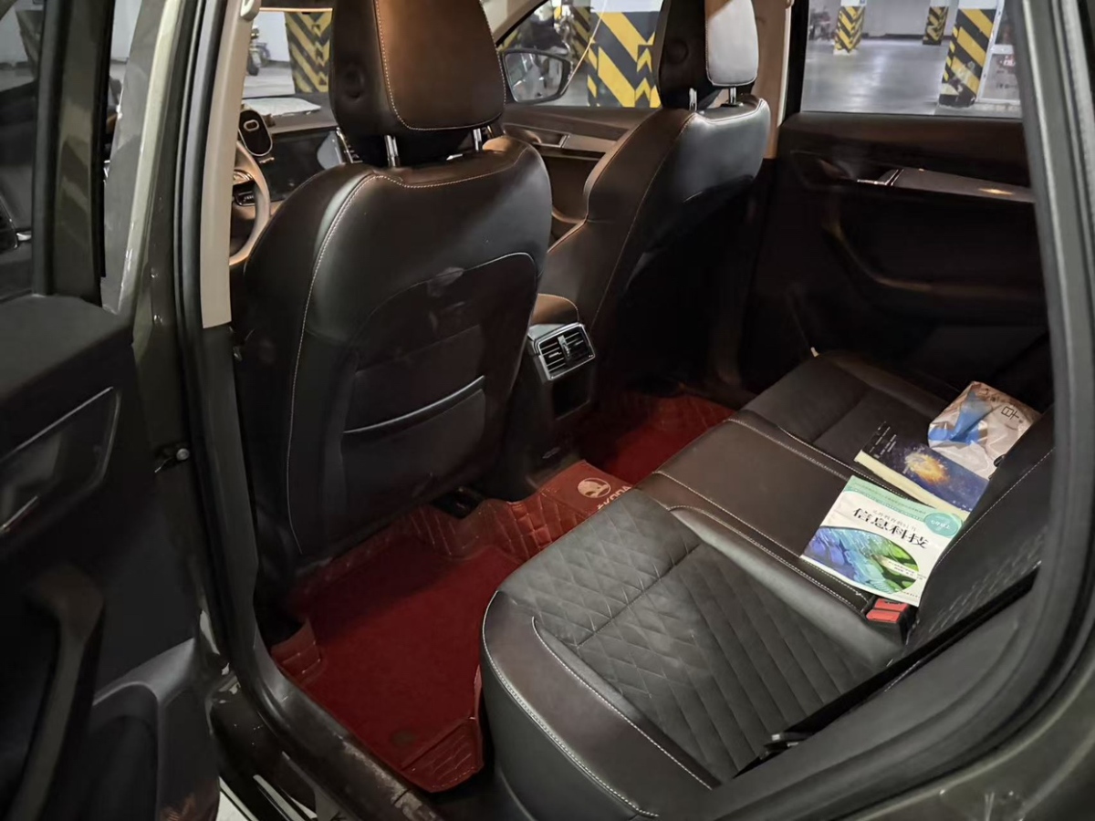 Skoda Karoq 2018 car image #4