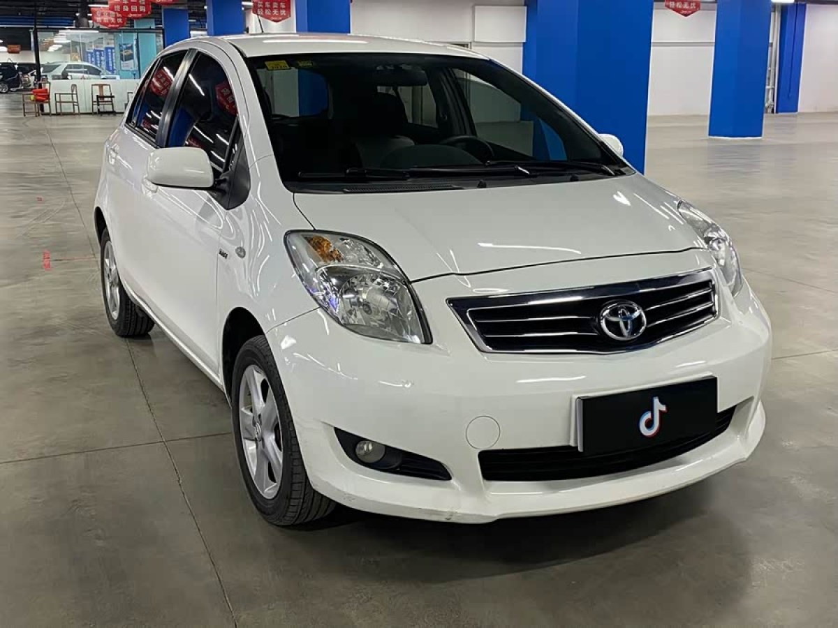 Toyota Yaris 2012 car image #4