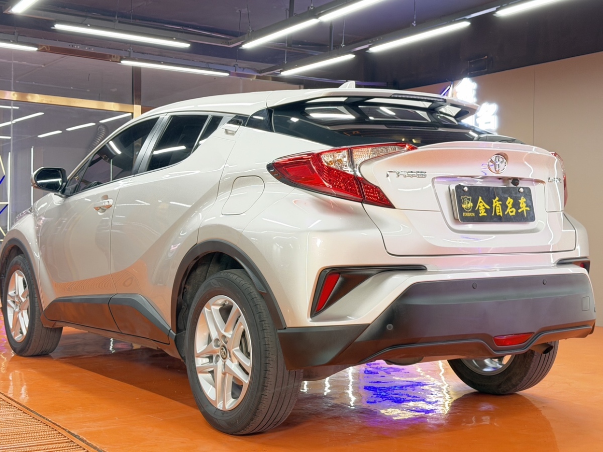 Toyota C-HR 2021 car image #4