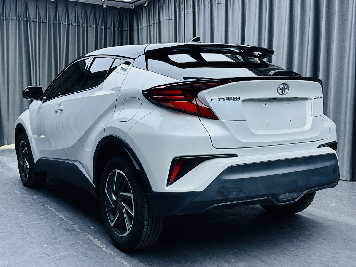 Toyota C-HR 2023 car image #4