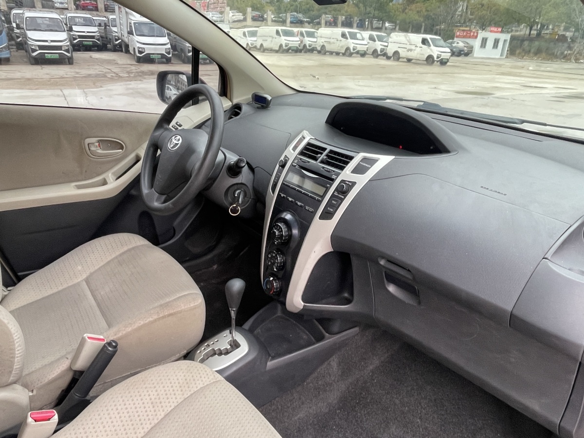 Toyota Yaris 2011 car image #4