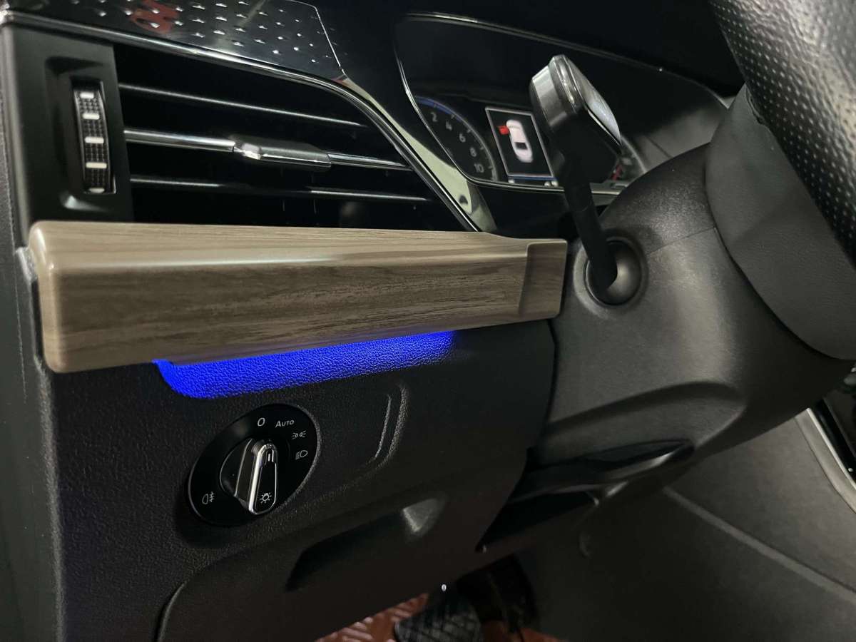 Volkswagen 2019 car image #4