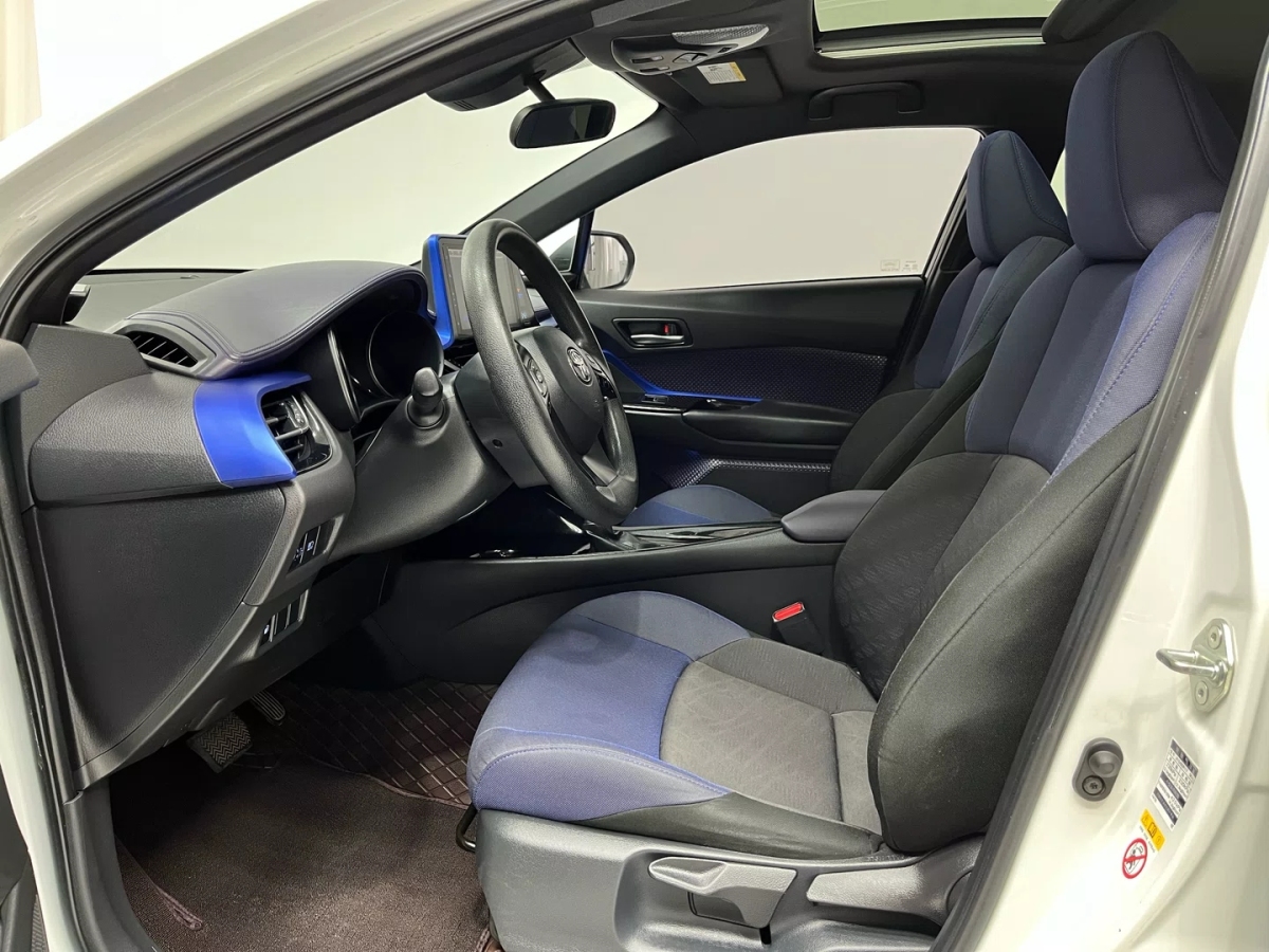 Toyota C-HR 2018 car image #4