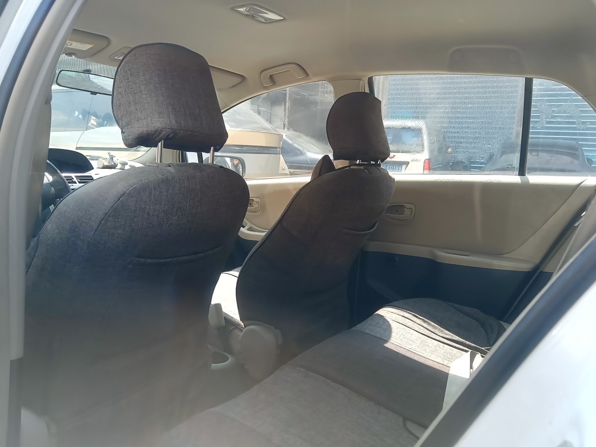 Toyota Yaris 2013 car image #4