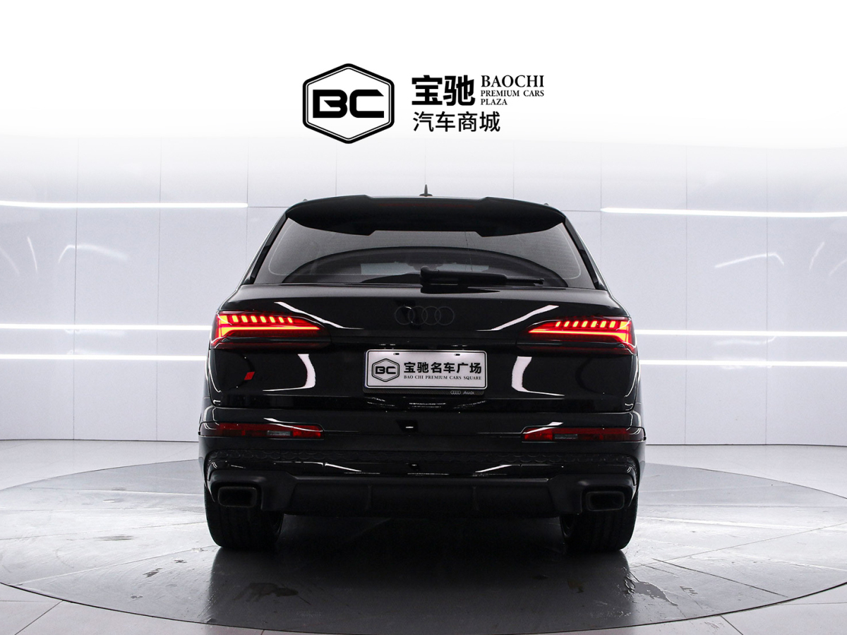 Audi Q7 2024 صورة سيارة #4