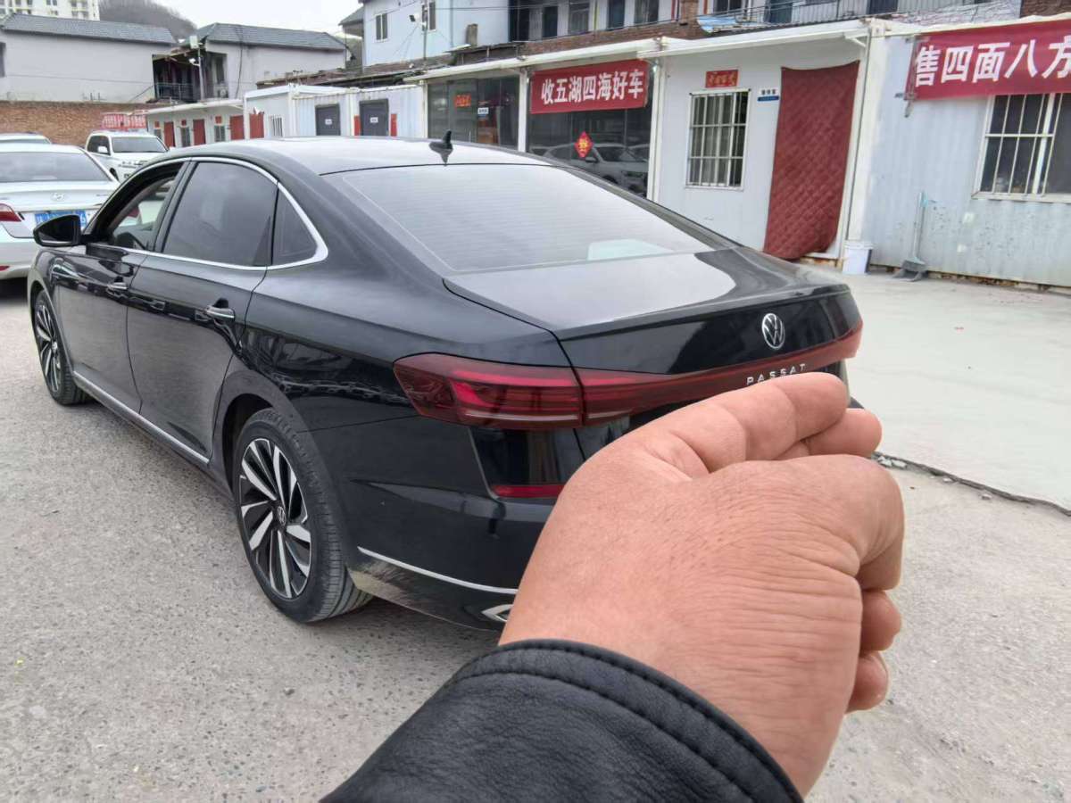 Volkswagen Passat 2023 car image #4