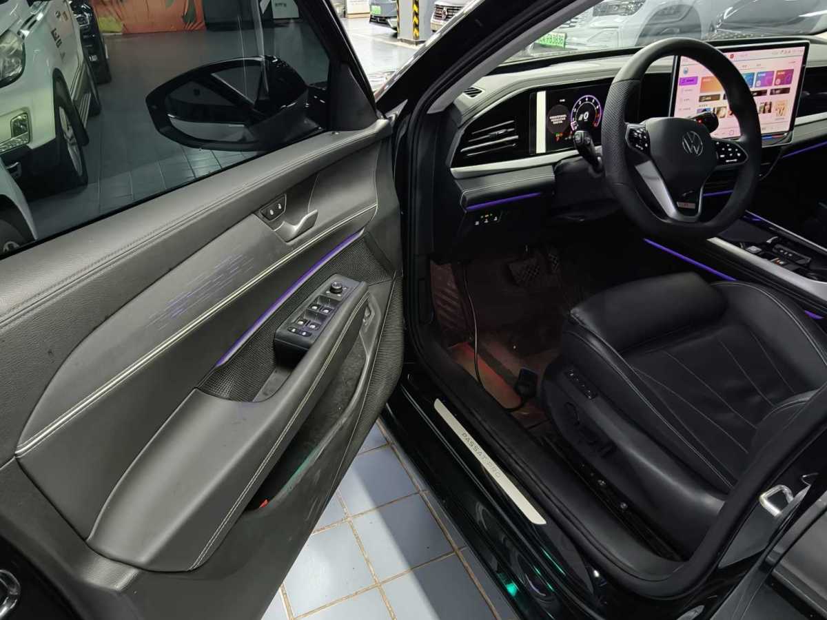 Volkswagen Passat 2024 car image #4