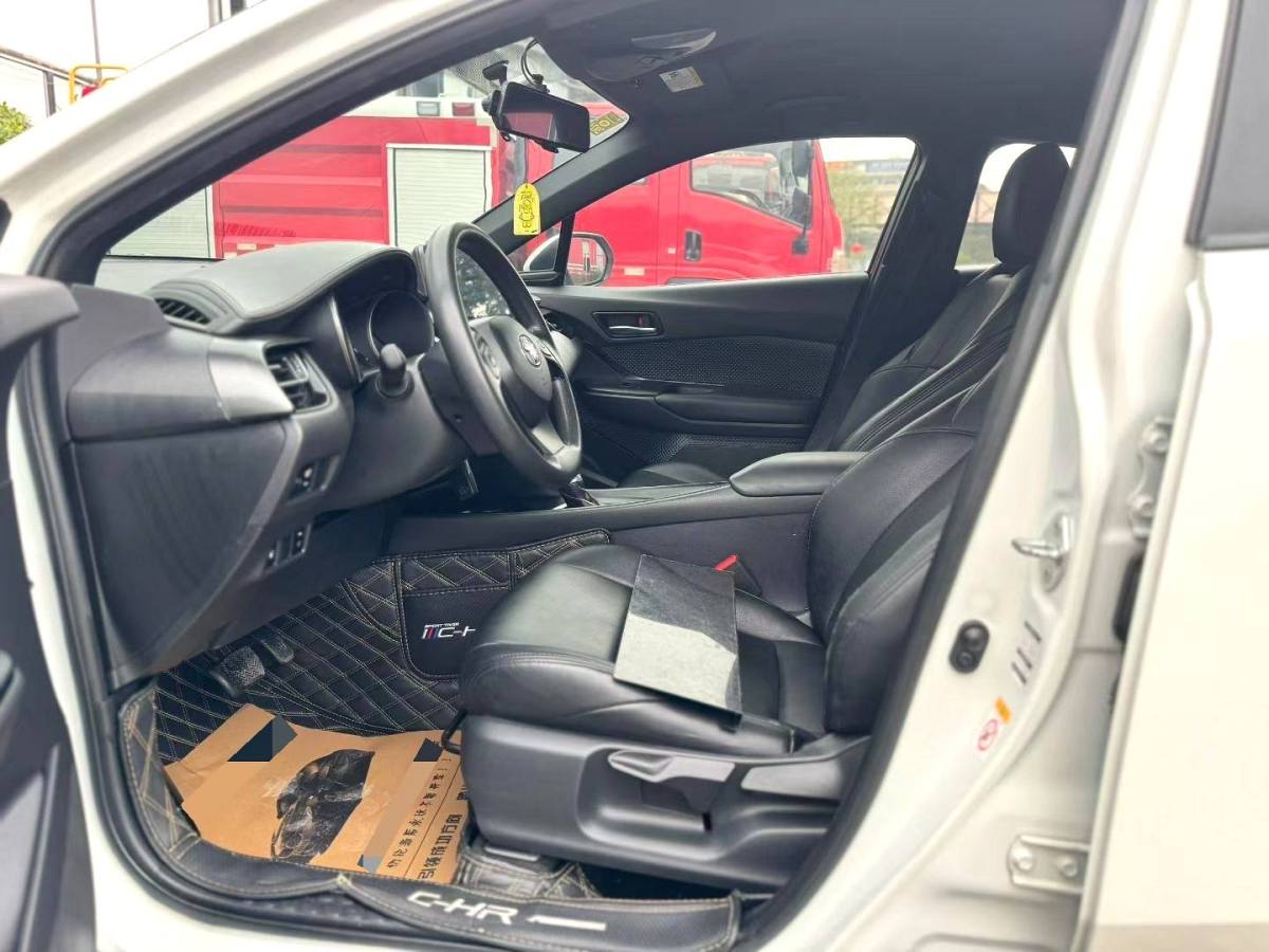 Toyota C-HR 2020 car image #4