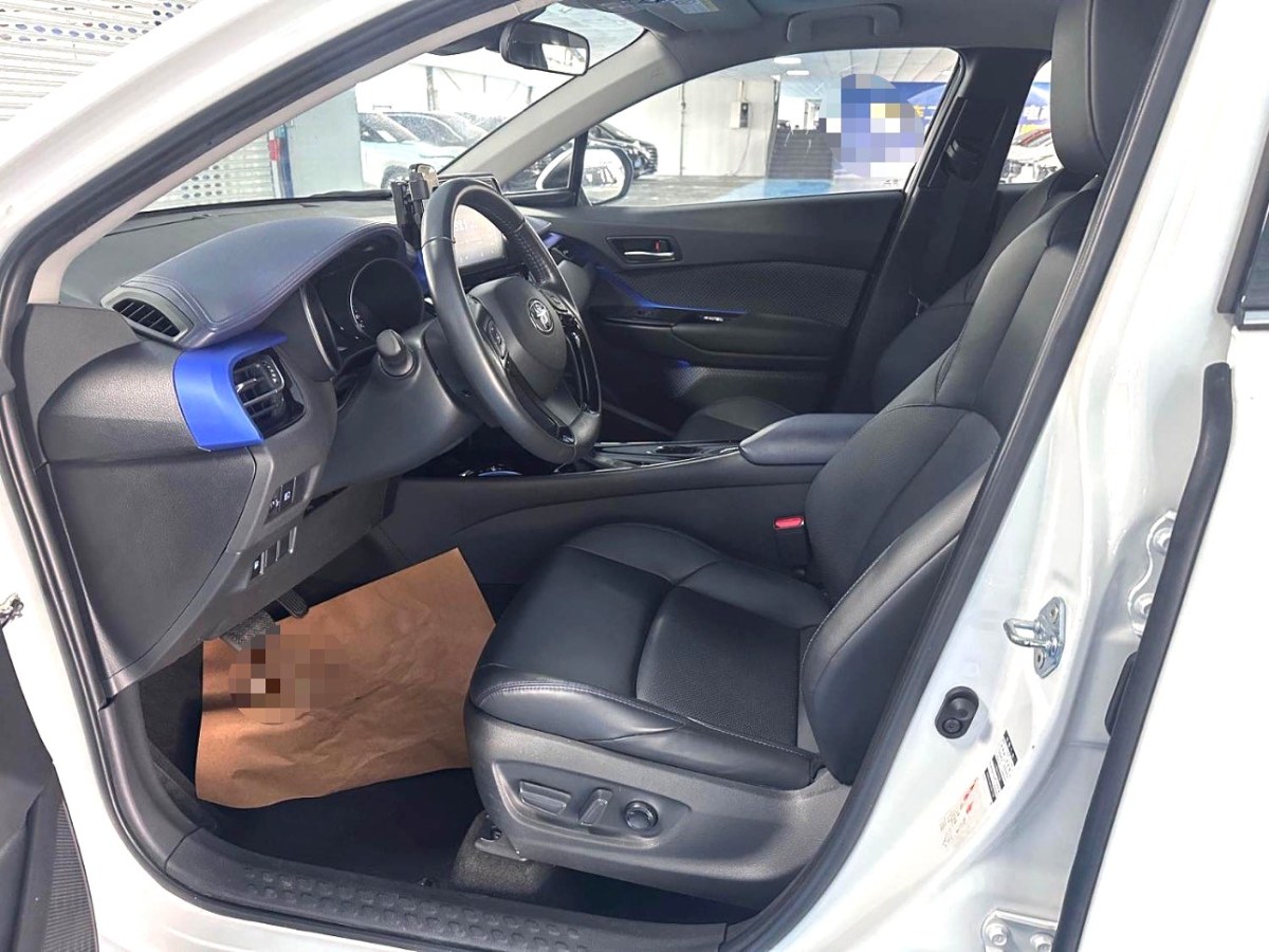 Toyota C-HR 2022 car image #4