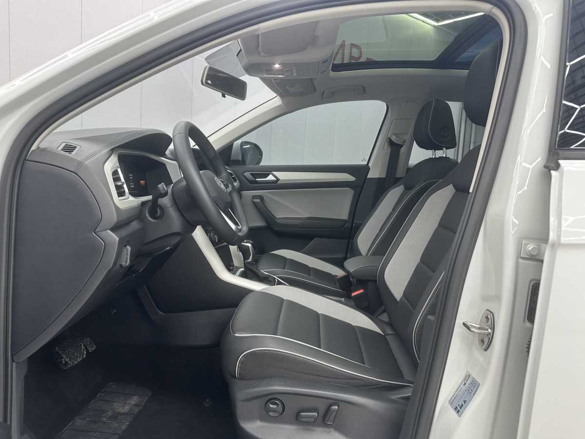 Volkswagen T-Roc 2024 car image #4