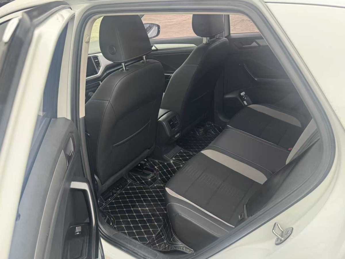 Volkswagen T-Roc 2022 car image #4