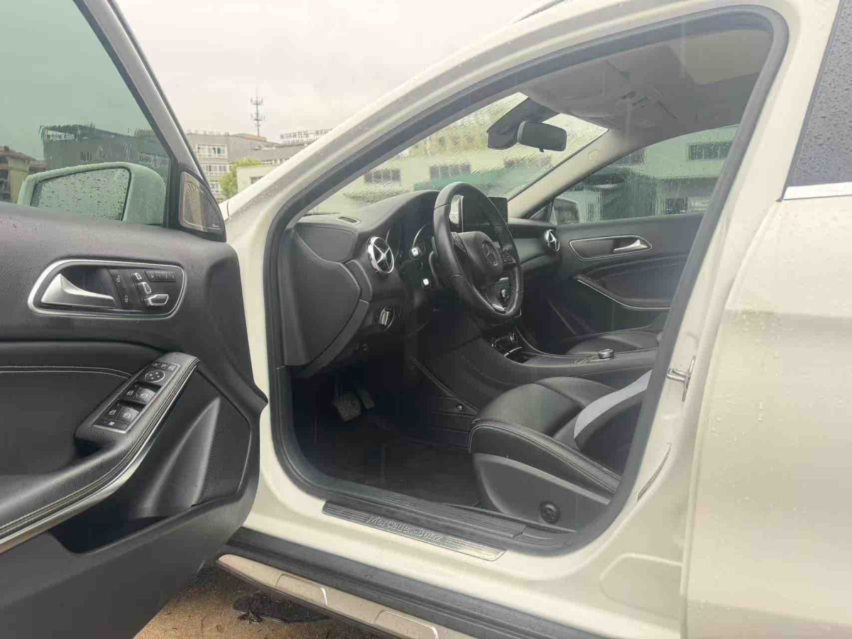 Mercedes-Benz GLA Class 2018 car image #4