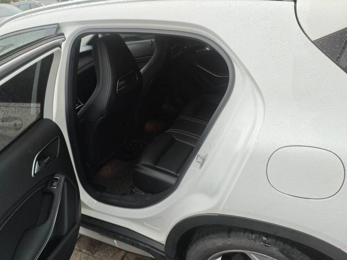 Mercedes-Benz GLA Class 2019 car image #4