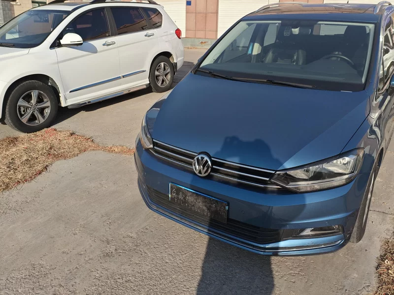Volkswagen Touran 2018 car image #4