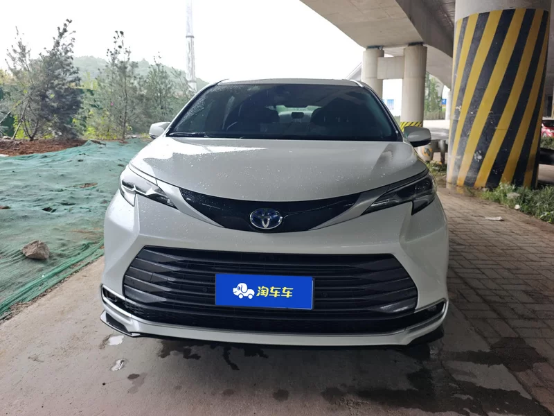 Toyota Sienna 2023 image de voiture #4