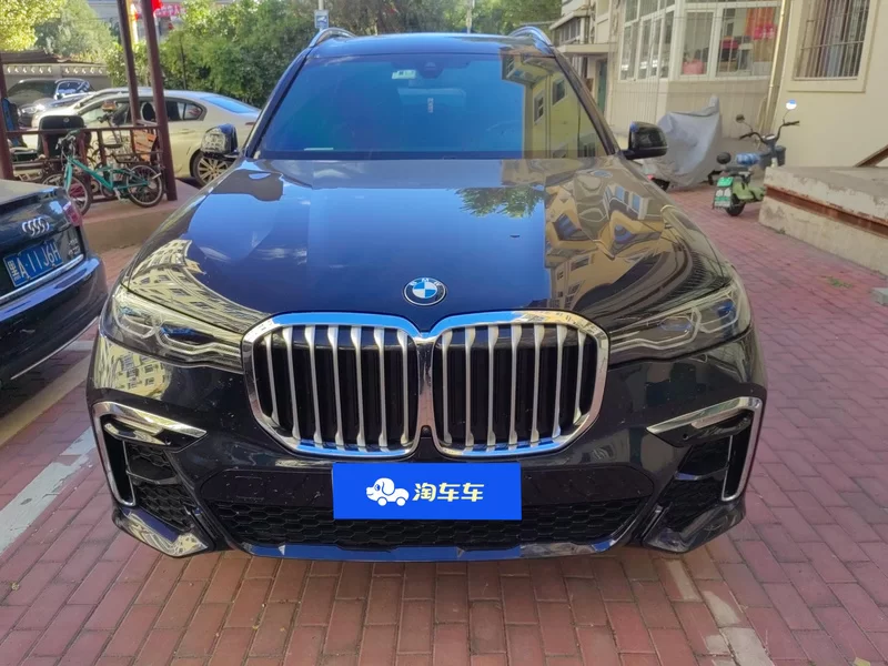 BMW X7 M60i 2021 car image #4