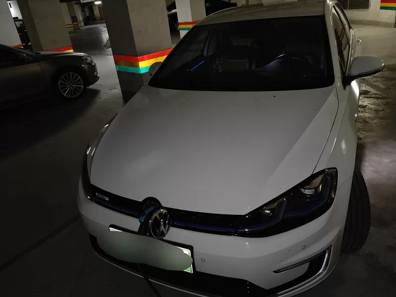 Volkswagen Golf Pure Electric 2018 car image #4