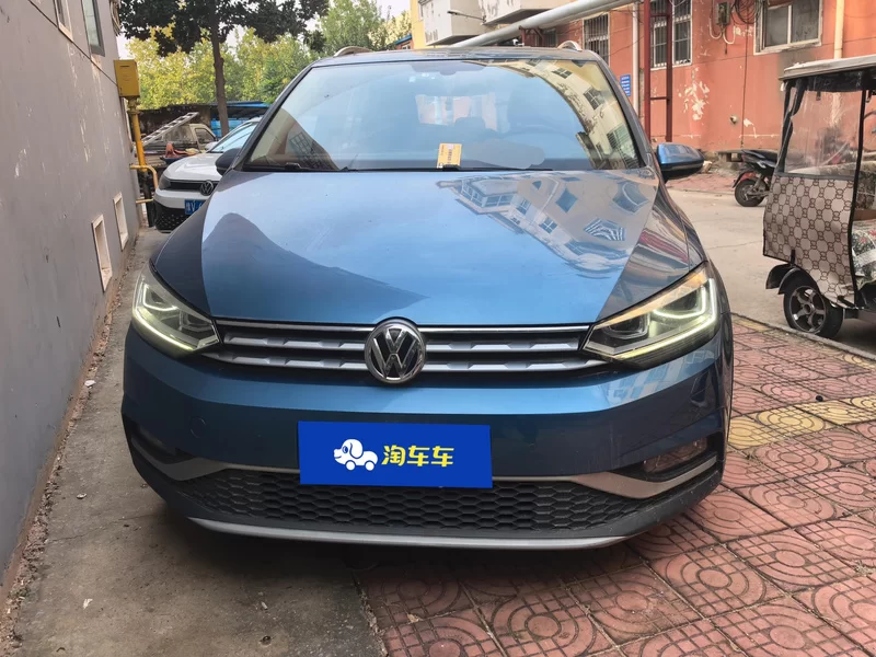 Volkswagen Touran 2018 car image #4