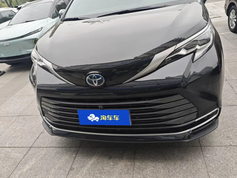 Toyota Sienna 2023 image de voiture #4