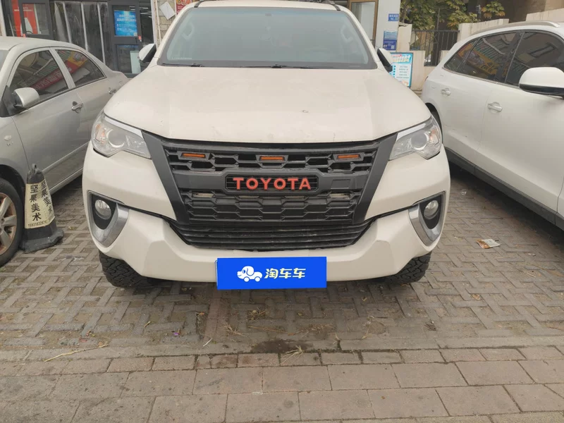 Toyota Fortuner 2018 immagine di auto #4