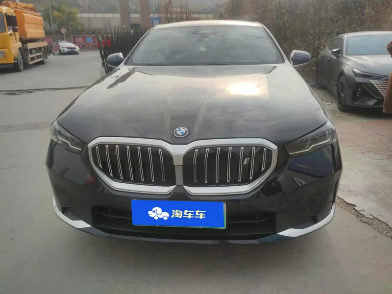 BMW i5 M60 2024 car image #4