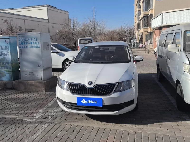 Skoda Rapid 2018 car image #4