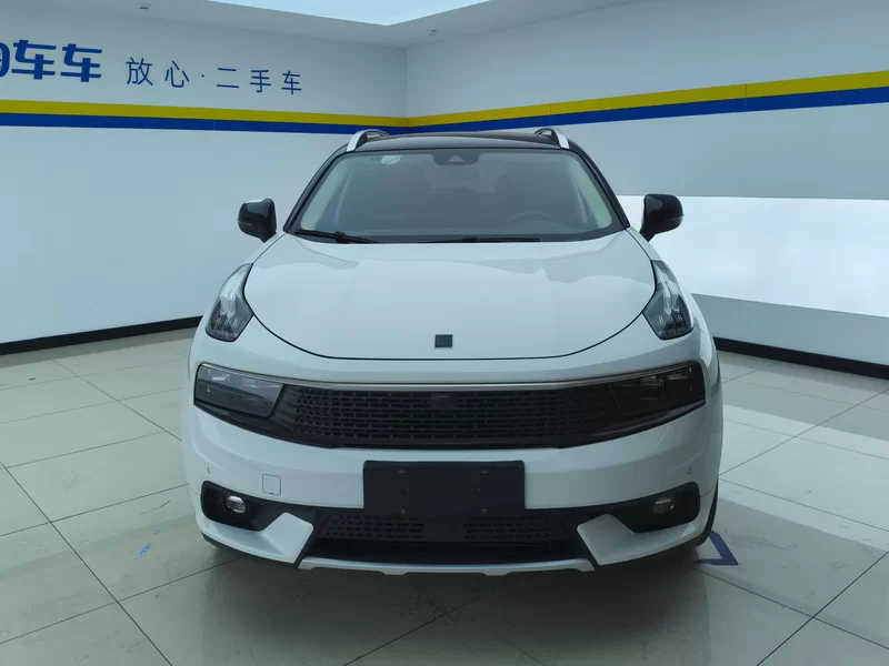 Lynk & Co 01 2018 #4 Lynk & Co 01 2018 car image #4