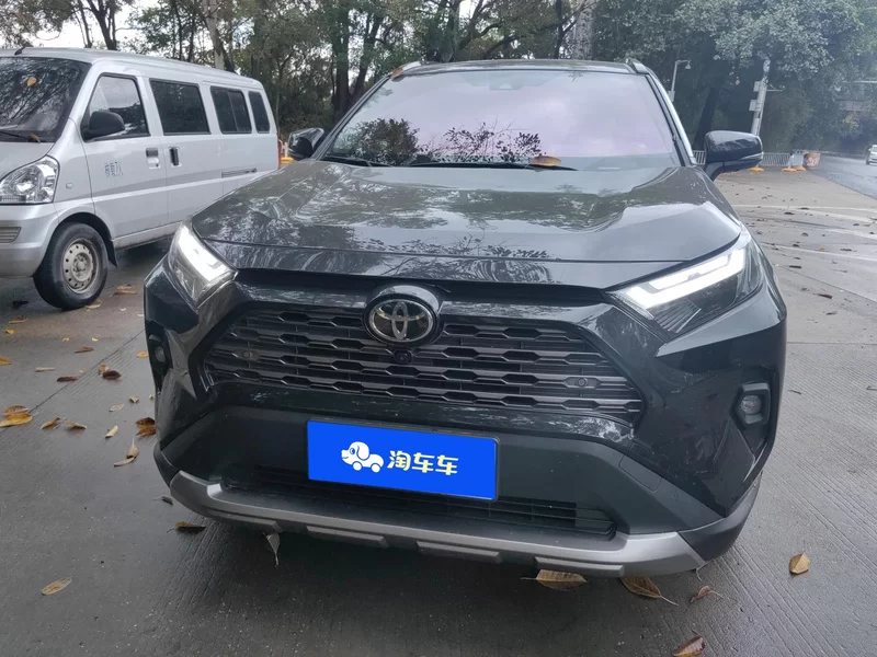 Toyota RAV4 2025 car image #4