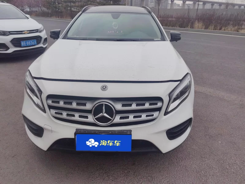 Mercedes-Benz GLA Class 2018 car image #4