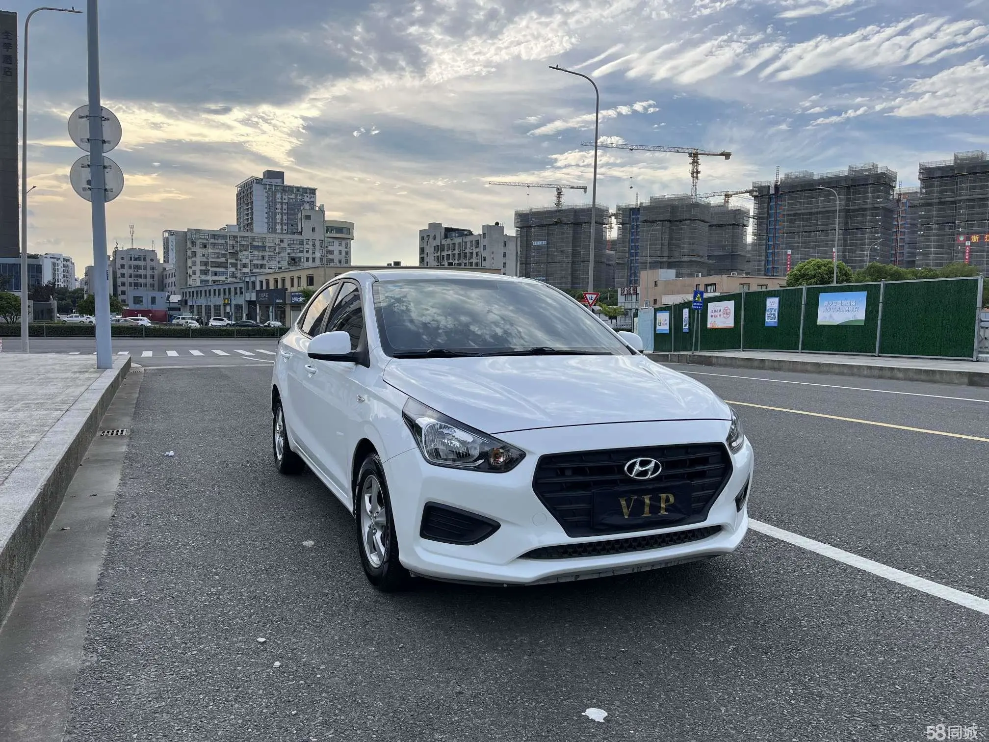 Hyundai Reina 2018 #4 Hyundai Reina 2018 car image #4