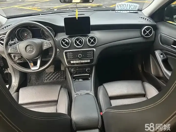 Mercedes-Benz GLA Class 2019 car image #4