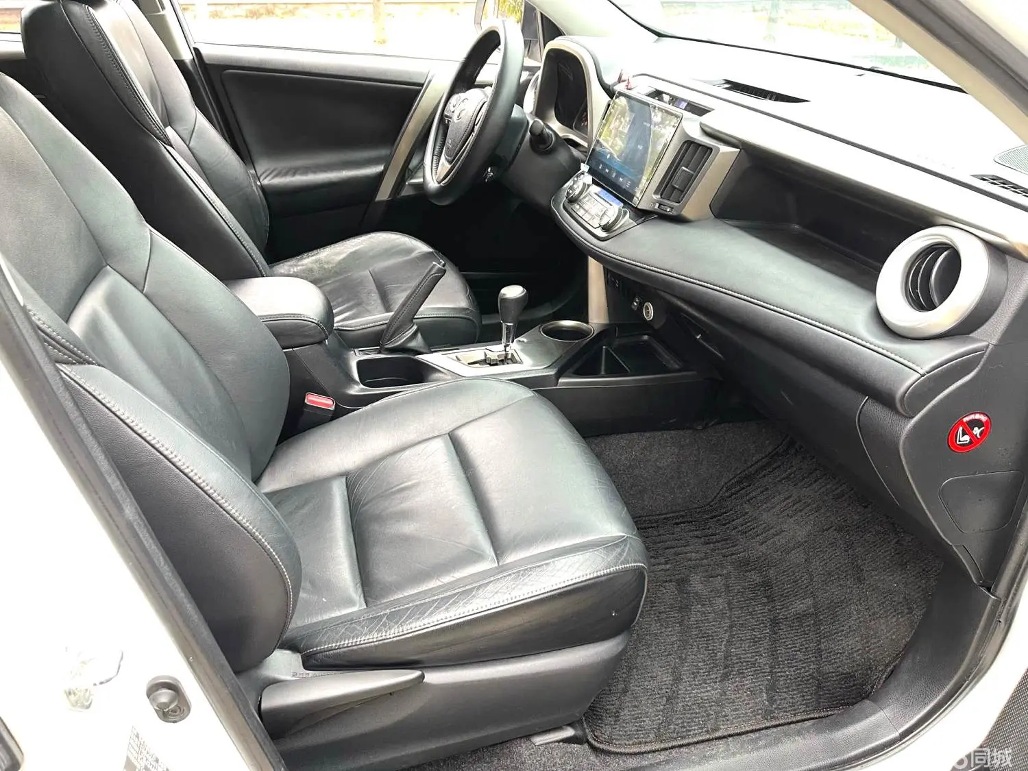 Toyota RAV4 2015 car image #4