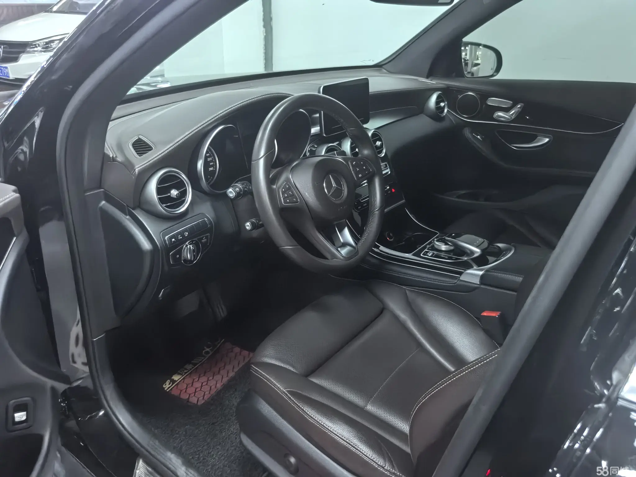 Mercedes-Benz GLC Class 2016 car image #4